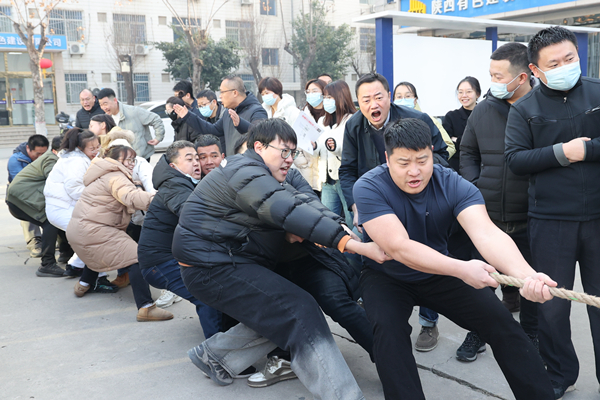 燃動(dòng)冬日 “繩”采飛揚(yáng)——公司舉行“迎元旦 強(qiáng)體魄 聚力量 開(kāi)新局”拔河比賽！